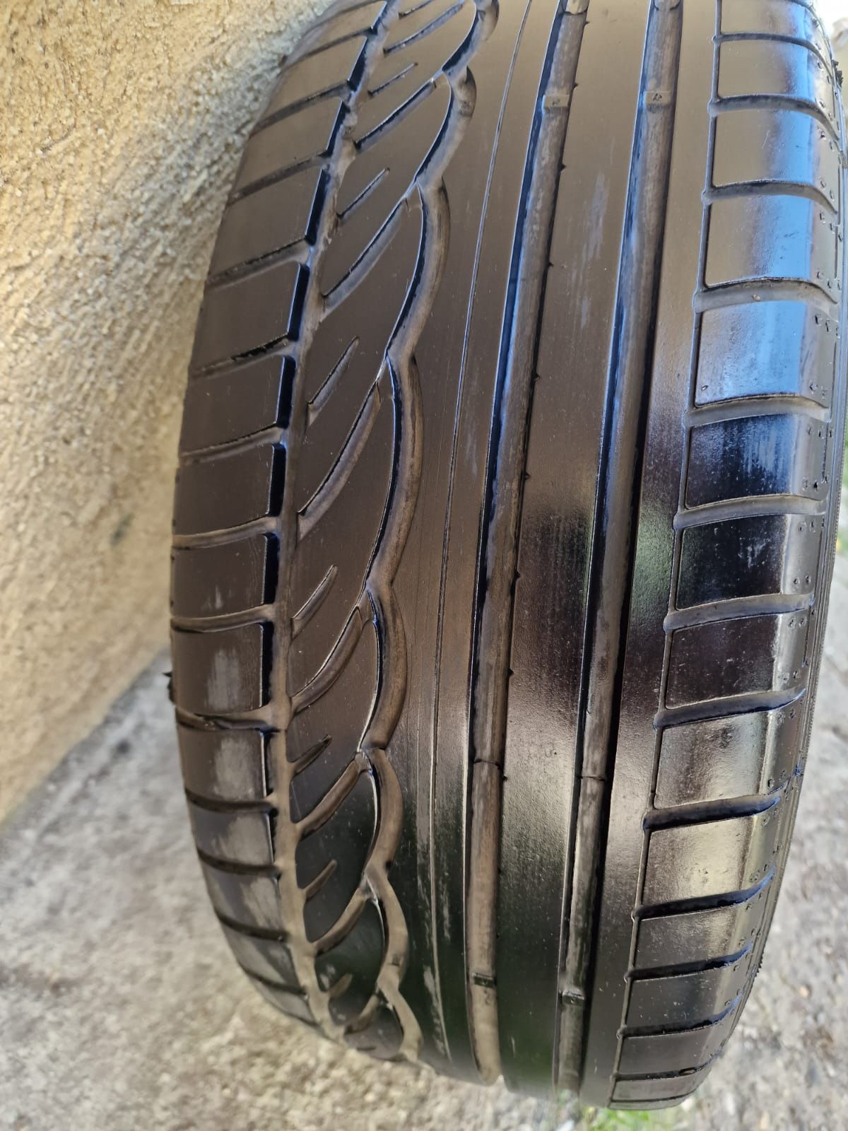 Vând o roată de rezervă aproape nouă dimensiuni  215 /55 R 16