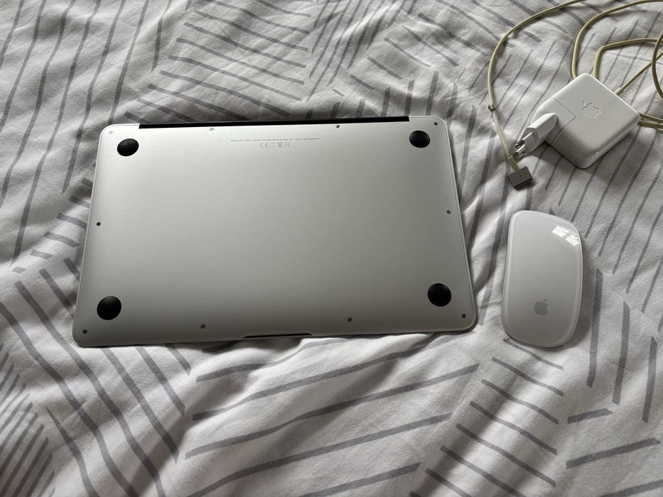 Macbook Air 11/2015+mouse Apple