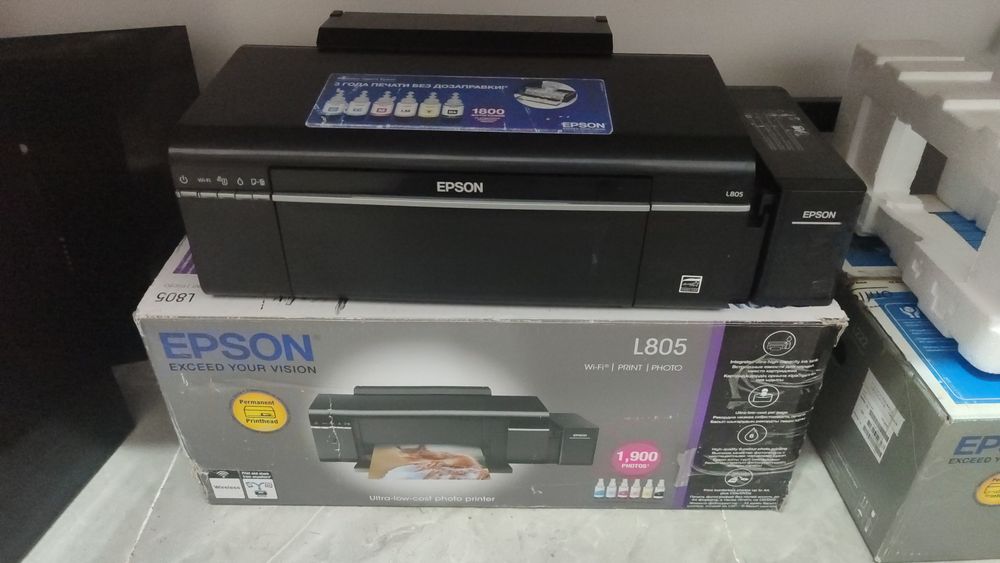 Принтер Epson L805 wifi в отличном состоянии.