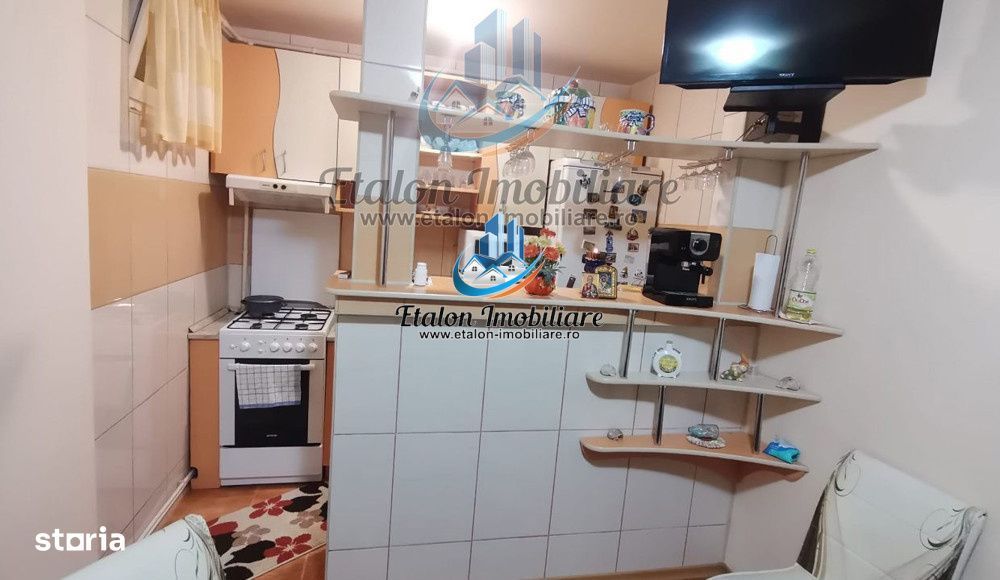 Apartament 3 camere, 2 balcoane etaj 4/4 Darmanesti