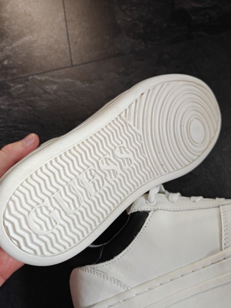 Adidasi Guess dama noi