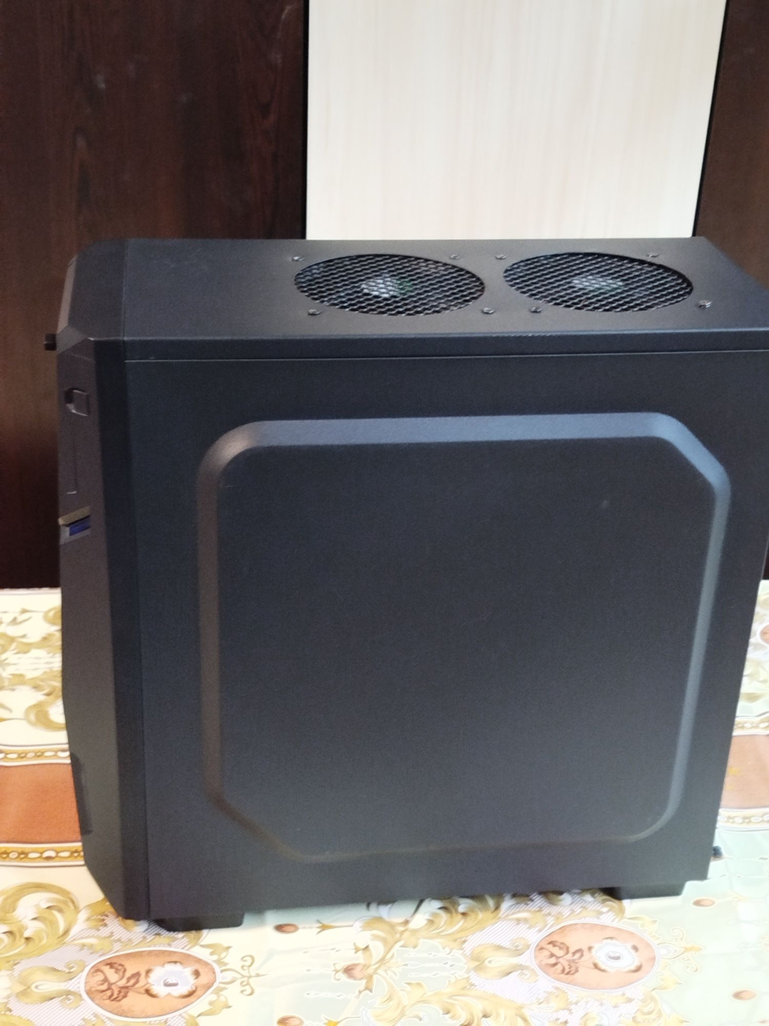 AM4 Ryzen 5 2600 / MSI B450 Gaming Plus / R9 280 / 8GB RAM / Zalman Z1