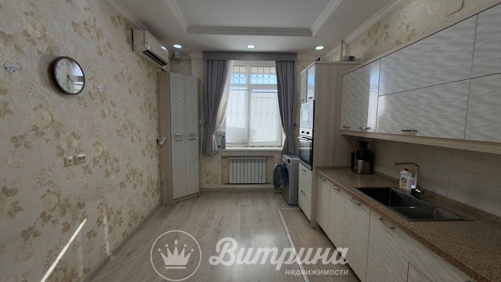 Продаётся 3-комнатная квартира по ул. Паркент