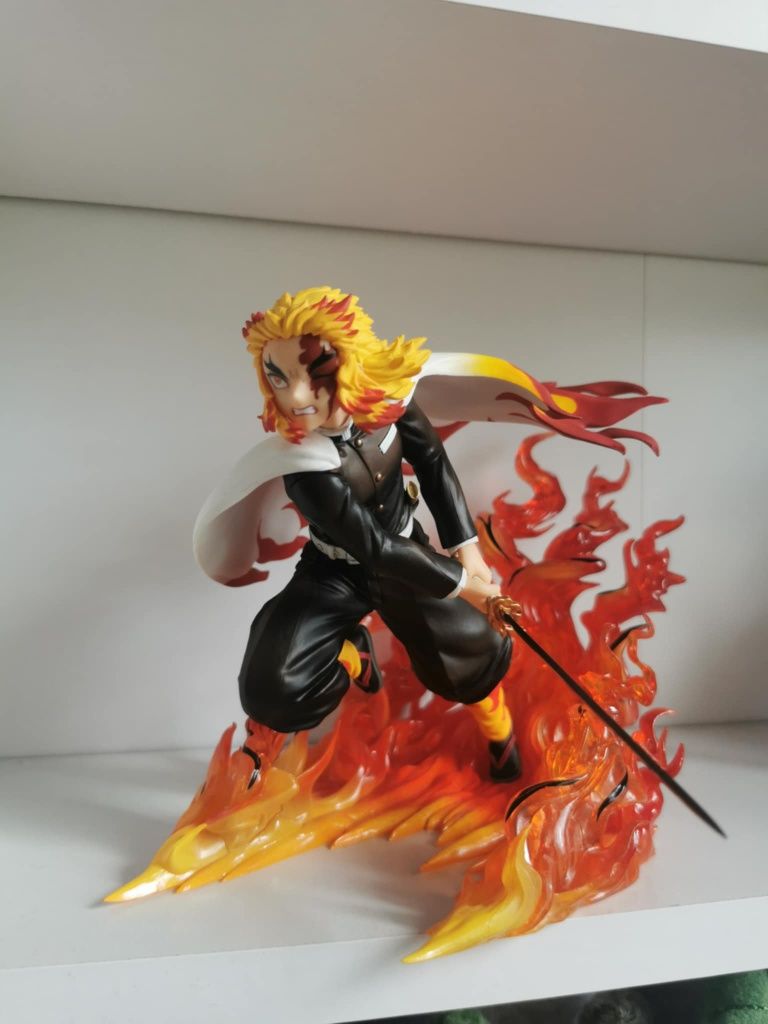 Продавам Kyojuro Rengoku  Demon Slayer