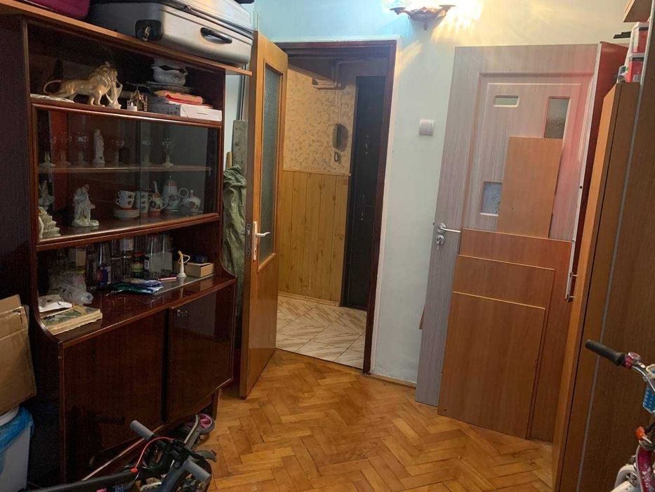 Apartament 3 camere de vânzare | Etaj 1 | Balcon | Geam la baie |