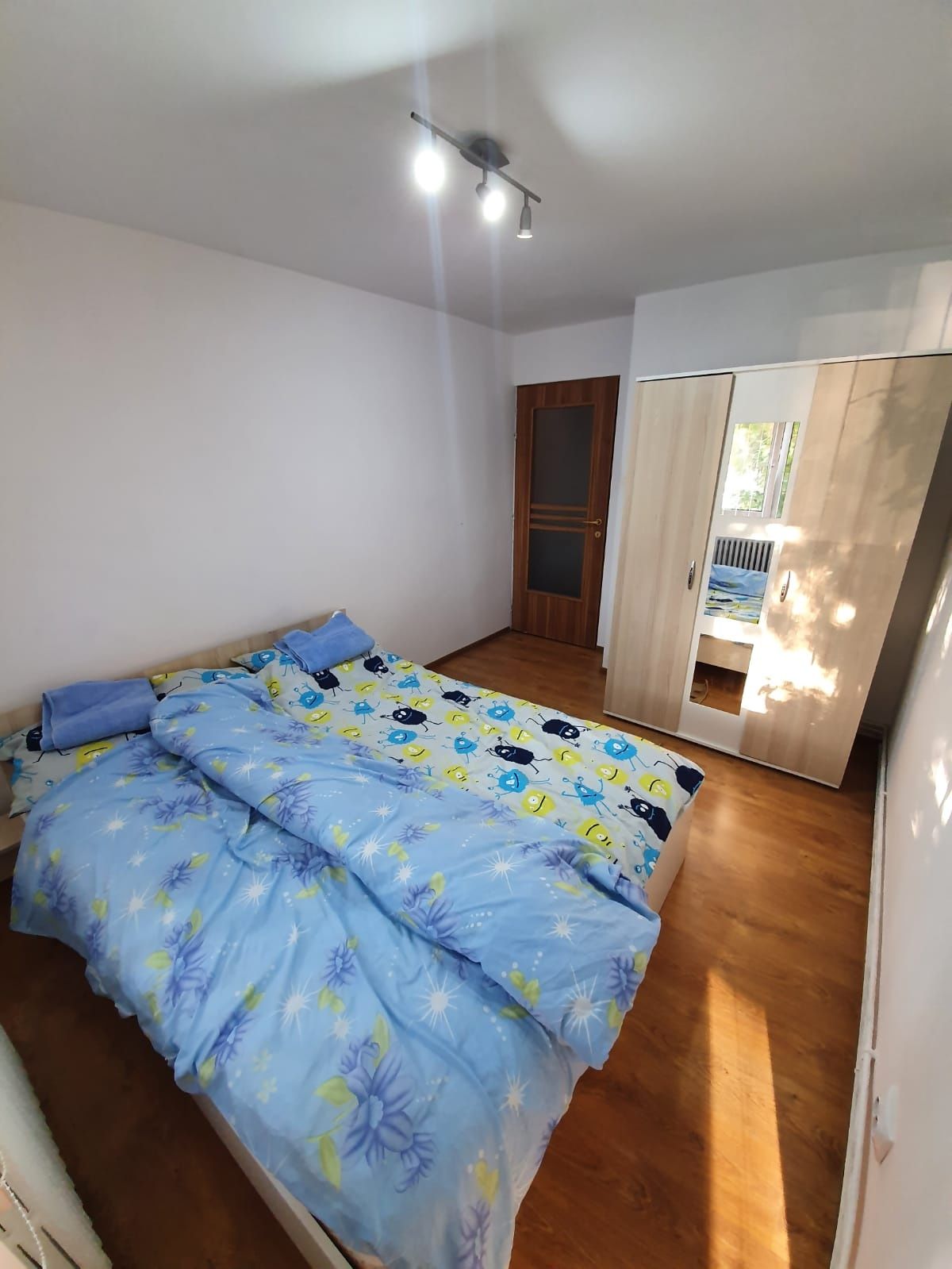 Pers fiz schimb ap cu 2 dormitoare finisat modern cu casa