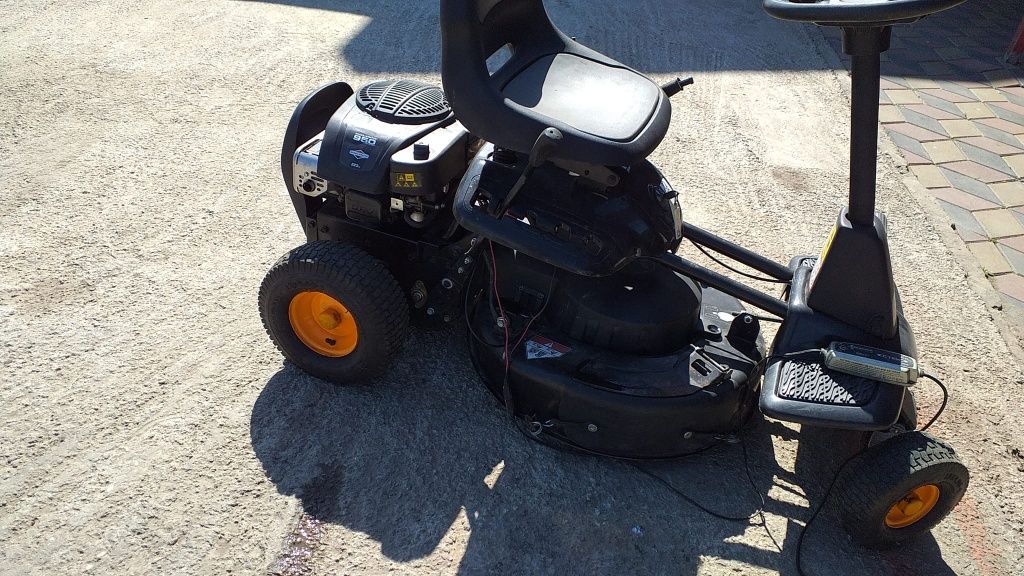 Tractorașe tuns gazon