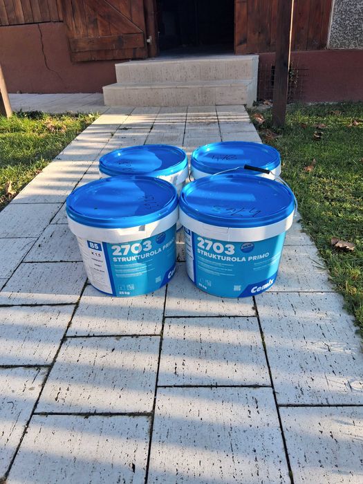 Tencuiala decorativa