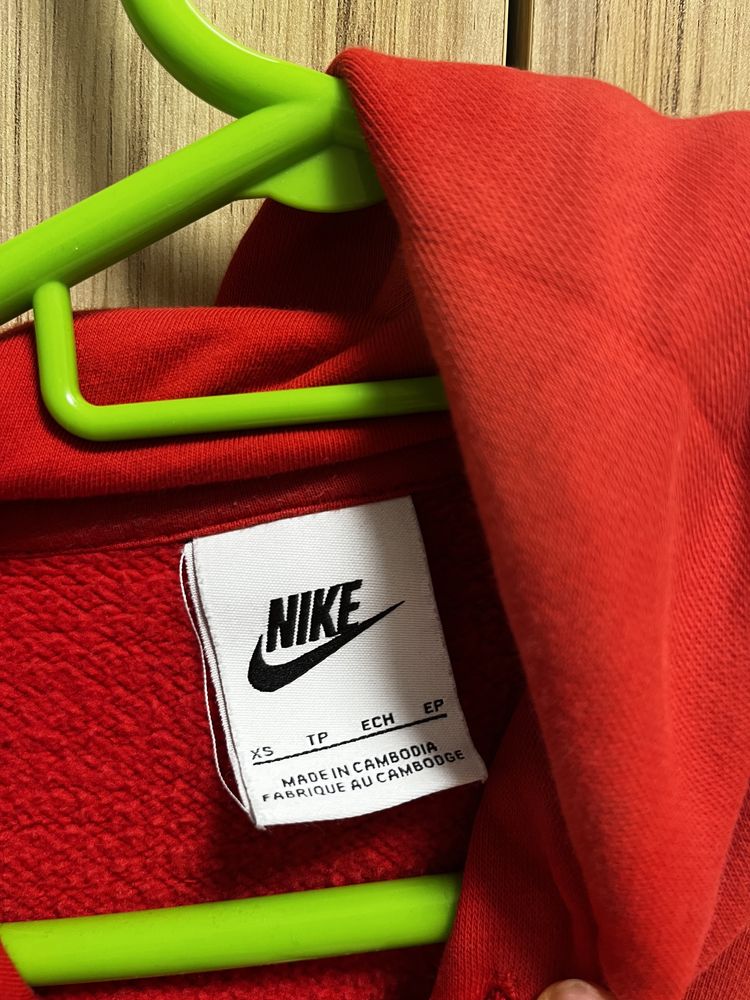 Червен суичер nike  xs