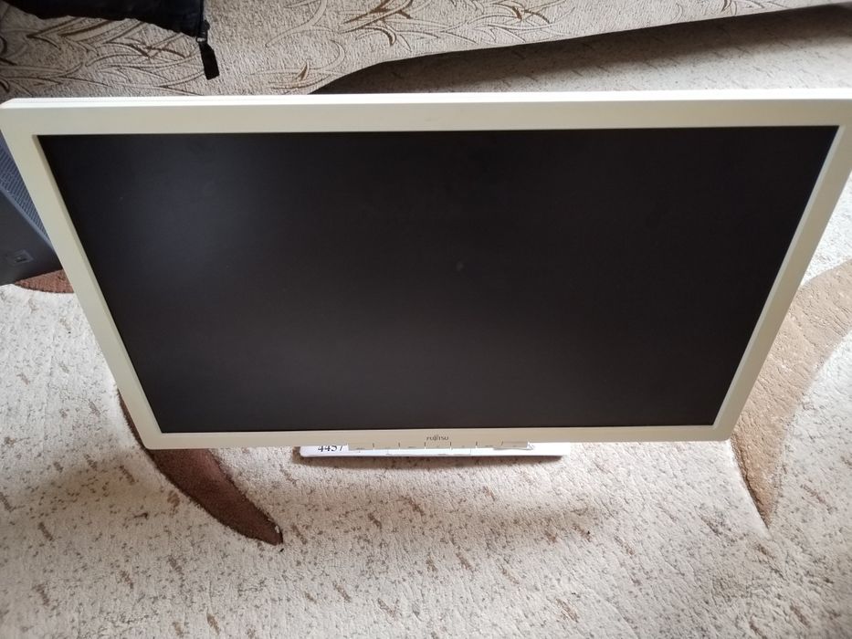 Vând calculatoare/monitoare