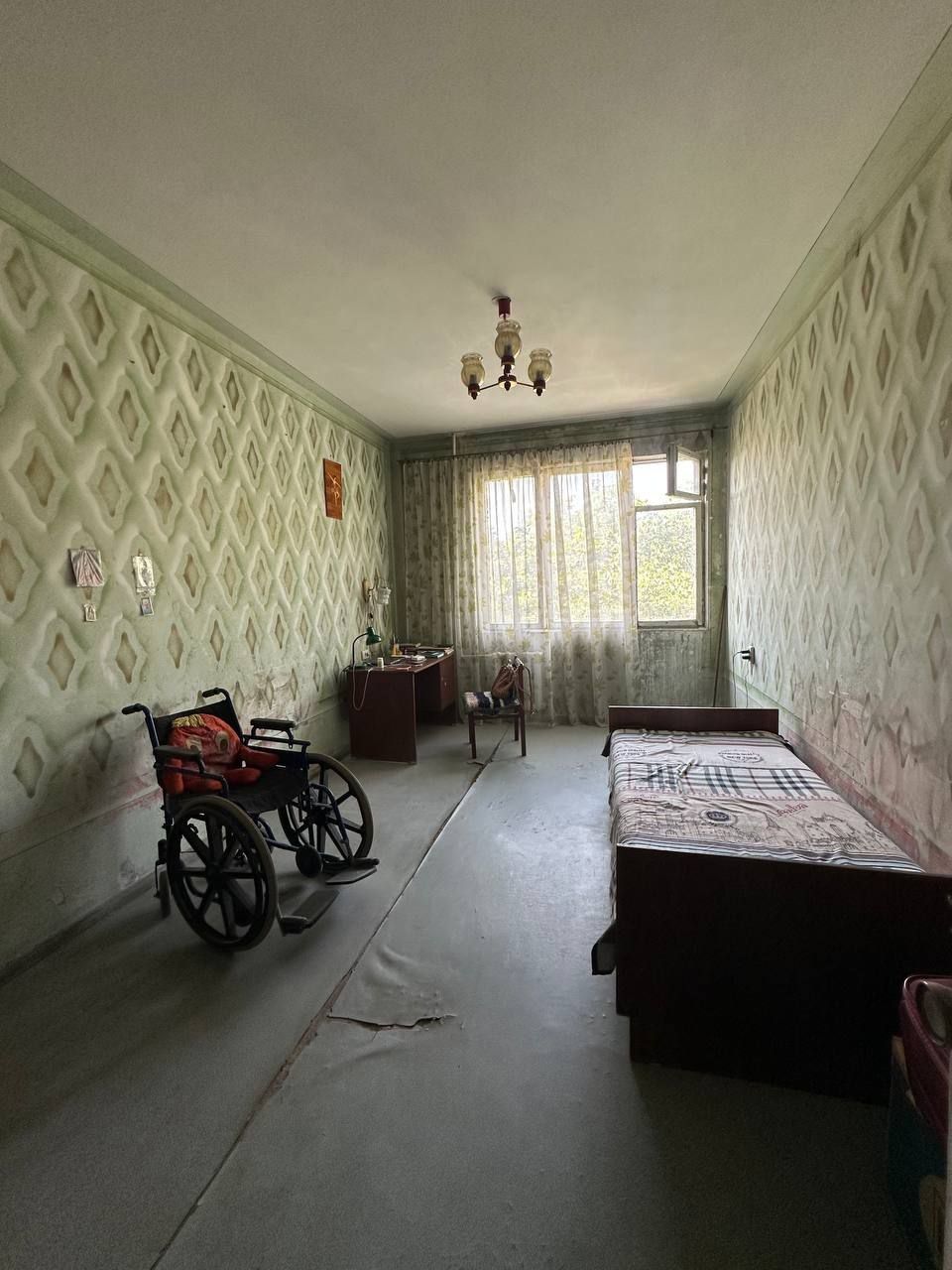 Продается 3ком квартира . Массив Феруза