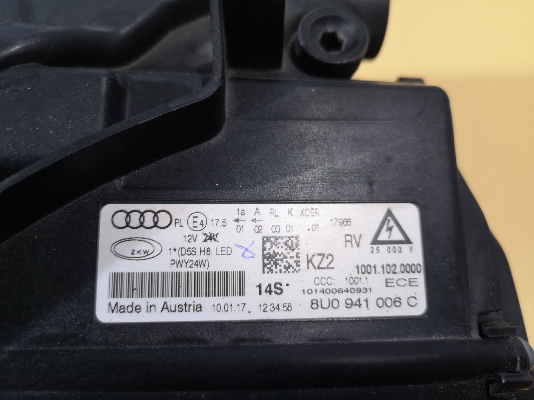 Far faruri bixenon led Audi Q3 8U 2017 volan stanga