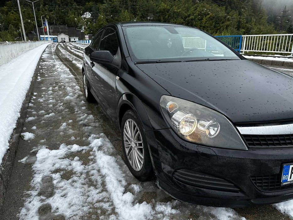 Opel Astra GTC black