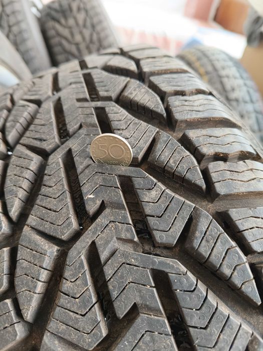 Зимни гуми 4бр.205/55/R16/94h FL Kormoran с лети джанти Volvo+патерица