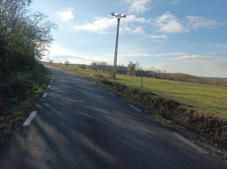 Vând teren intravilan pe Valea de Uileac