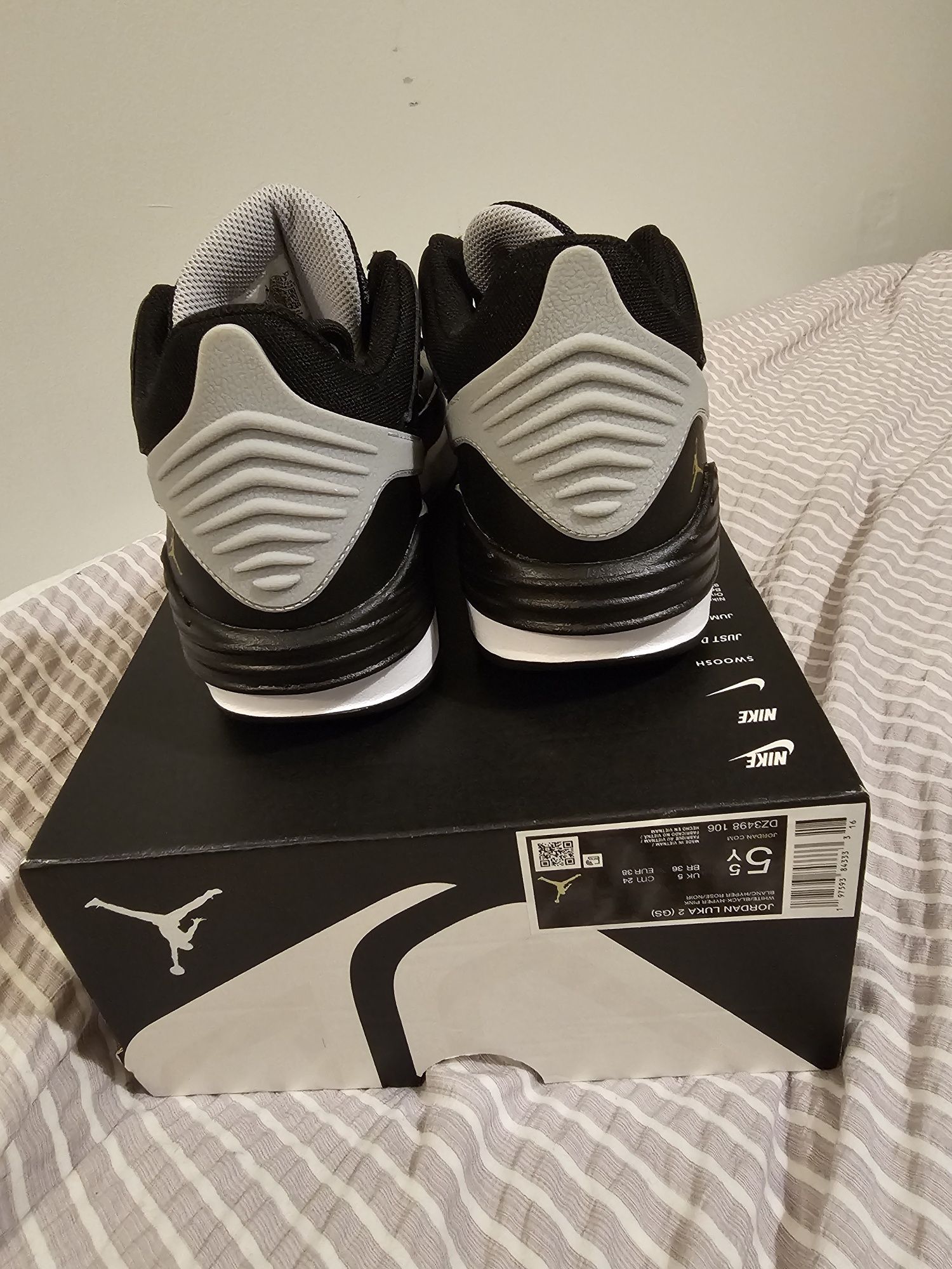Jordan max aura 5