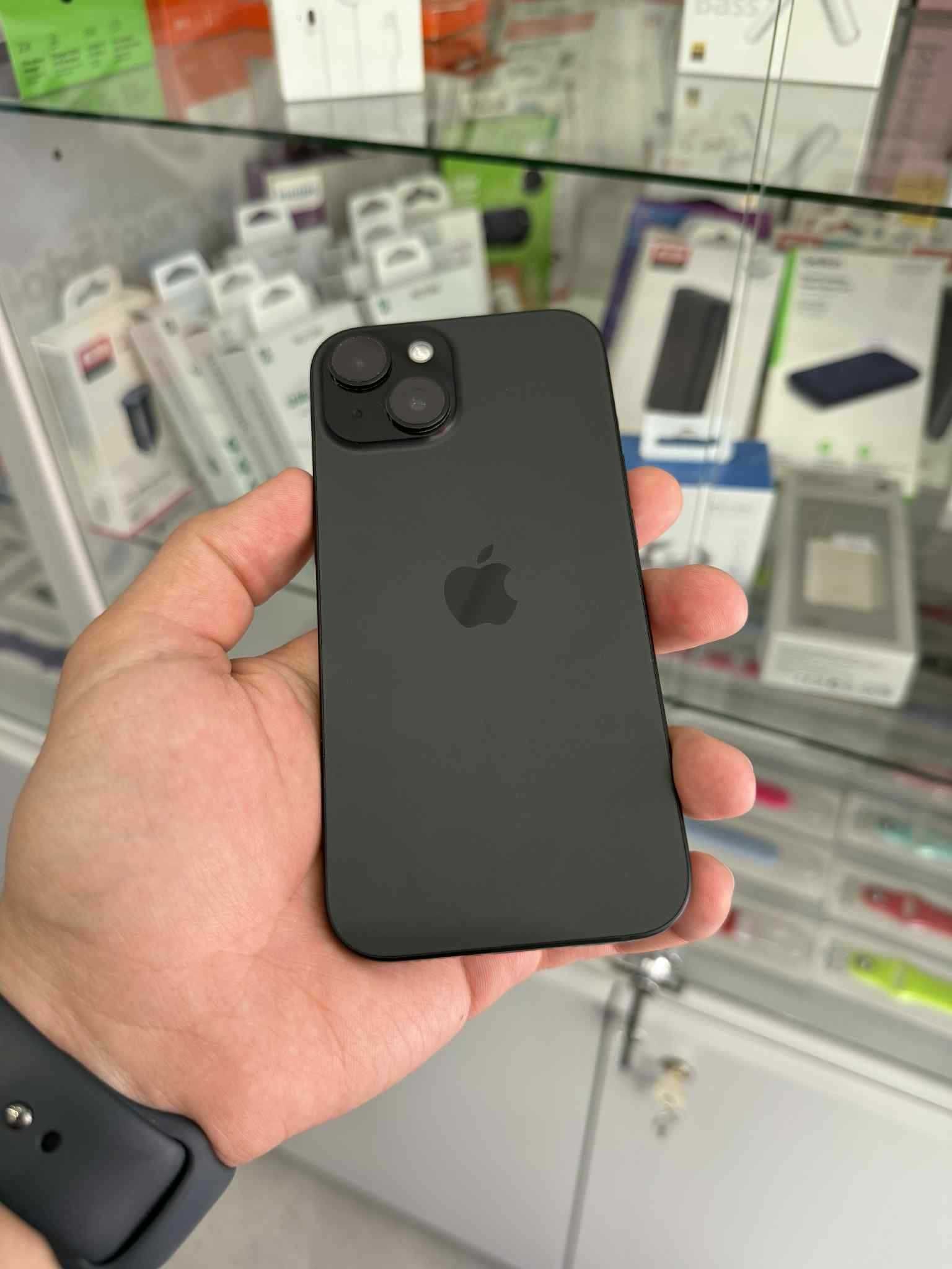 iPhone 15 256 GB Black 88% Battery Health + гаранция