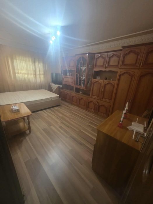 De închiriat apartament cu 2 camere decomandate