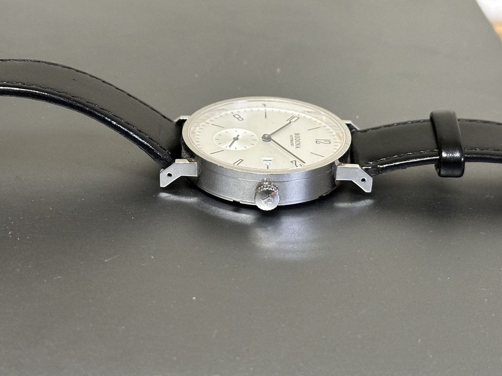 Rodina Automatic 39mm bauhaus gen Nomos ceas