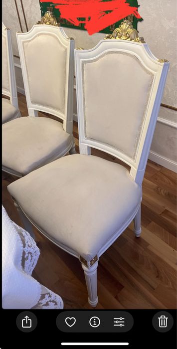 Стол со стульями из дерева