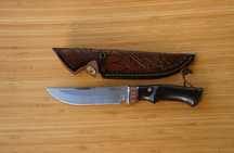 Cutit sarbesc Drop point, teaca piele stilizata