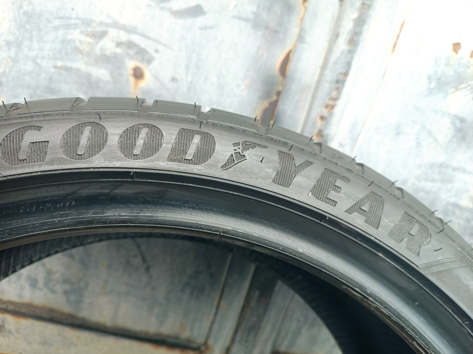 225/40/19 и 255/35/19 Goodyear