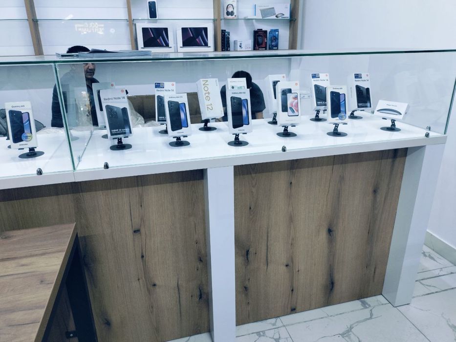 Tayor yangil vitrina