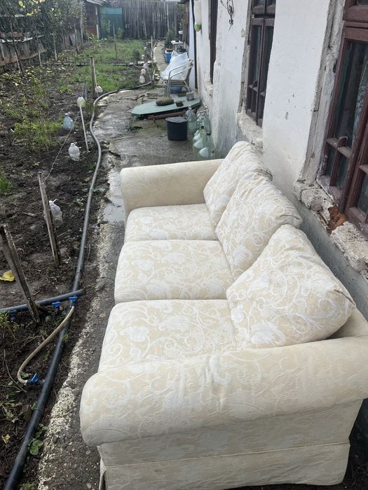 Canapea  3 locuri 1000 ron