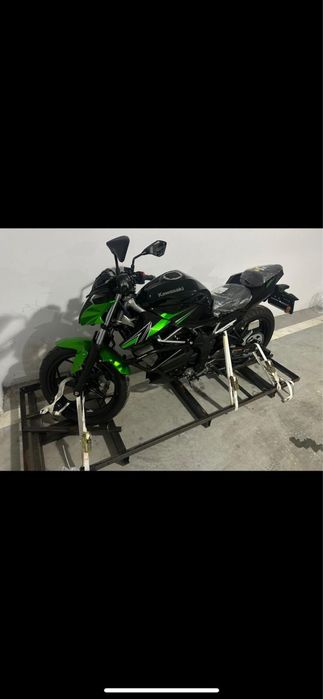 Motocicleta Kawasaki Z125 model 2023, CANDY LIME GREEN 1