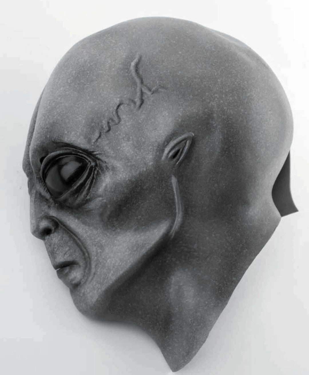 Латексова маска, инзвънземно