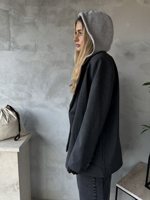 Сако с качулка по модел на Zara