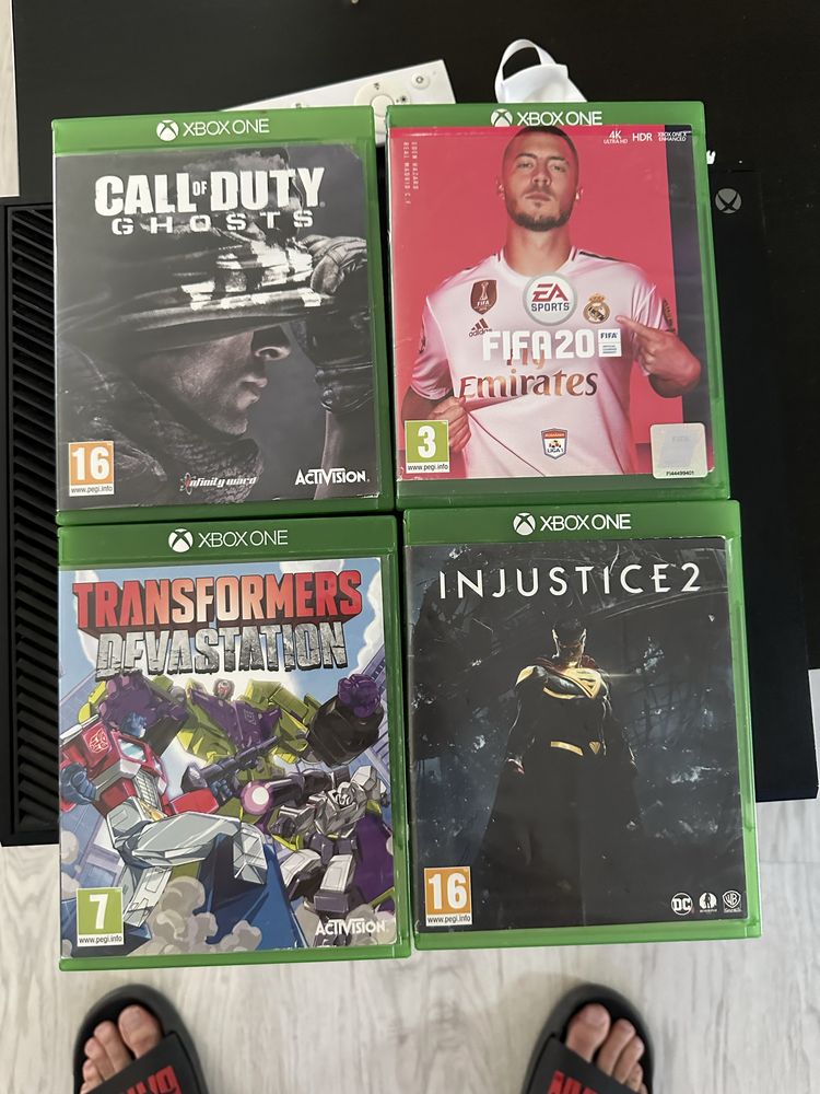 Vand xbox one + maneta + 4 jocuri