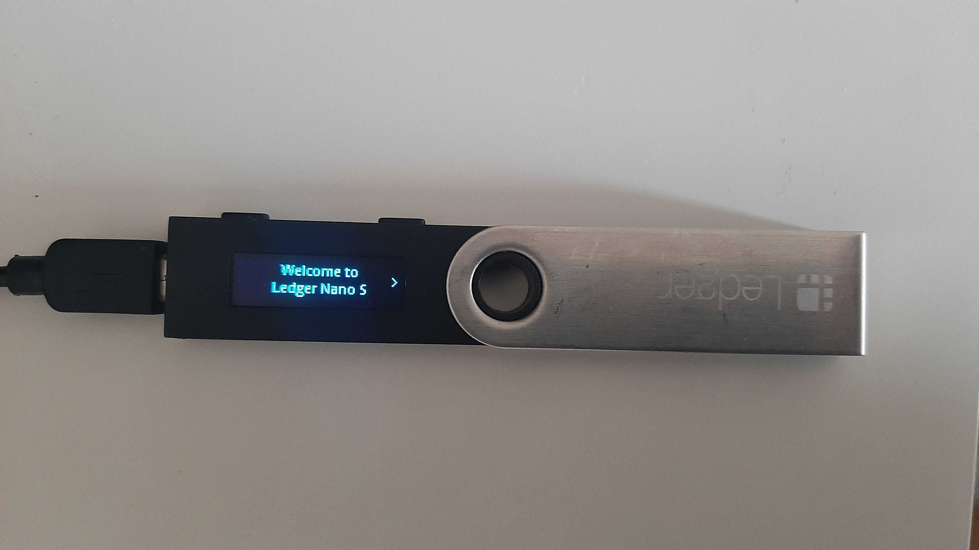 Ledger Nano S - Хардуерен портфейл за Bitcoin и Криптовалути