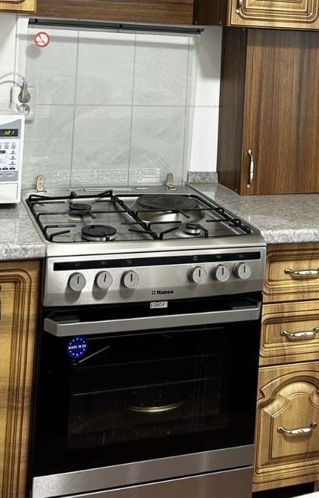 Продаю газ плиту Hansa