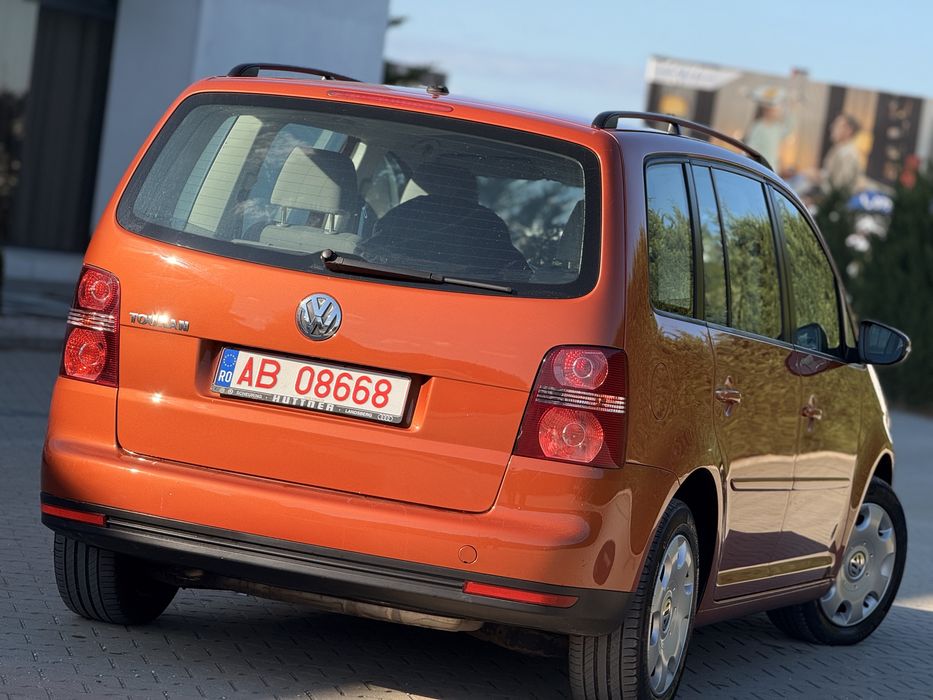 Vând Volkswagen touran an fabricatie 2010