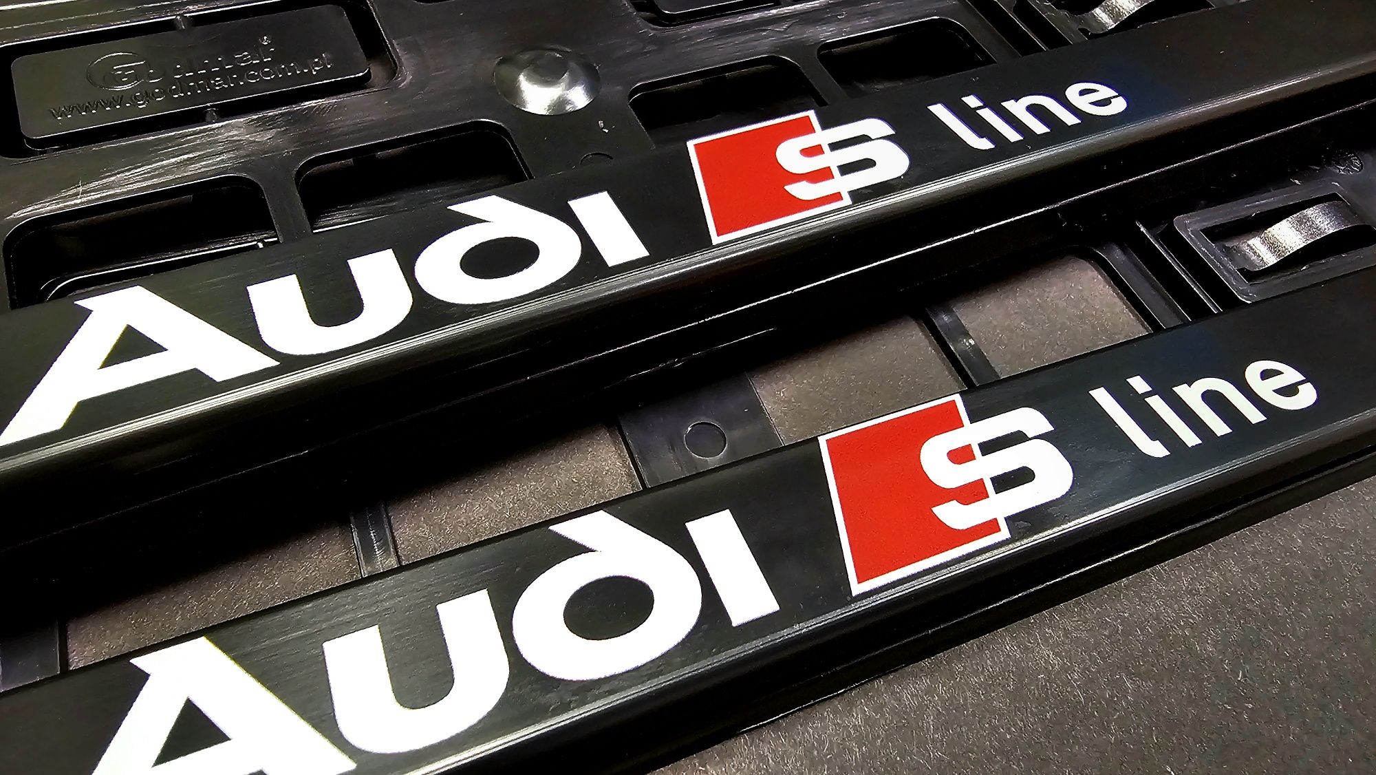 Комплект подложки/рамки за регистрационни номера AUDI