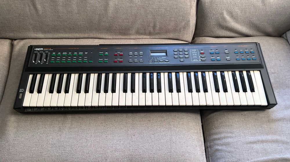 Orga GEM DSK-8 arranger 61 clape – defectă, fără alimentare