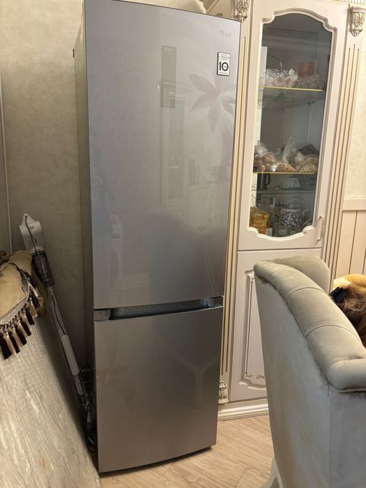 Продам холодильник LG