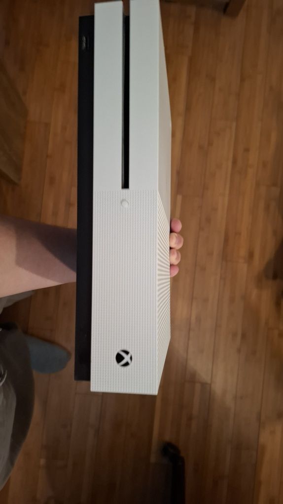 Xbox one s 1tb..