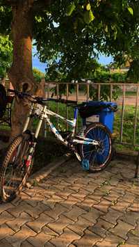 Vand bicicleta downhill sau schimb cu cross/atv