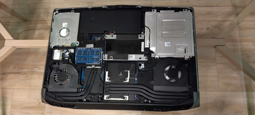 (Dell) Alienware 17 R1 - продава се цял или за части
