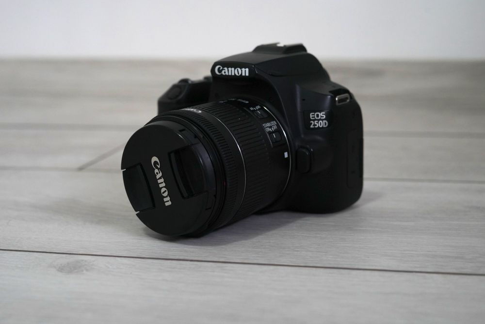 Canon 250d + китов обектив и Tamron 70-300mm