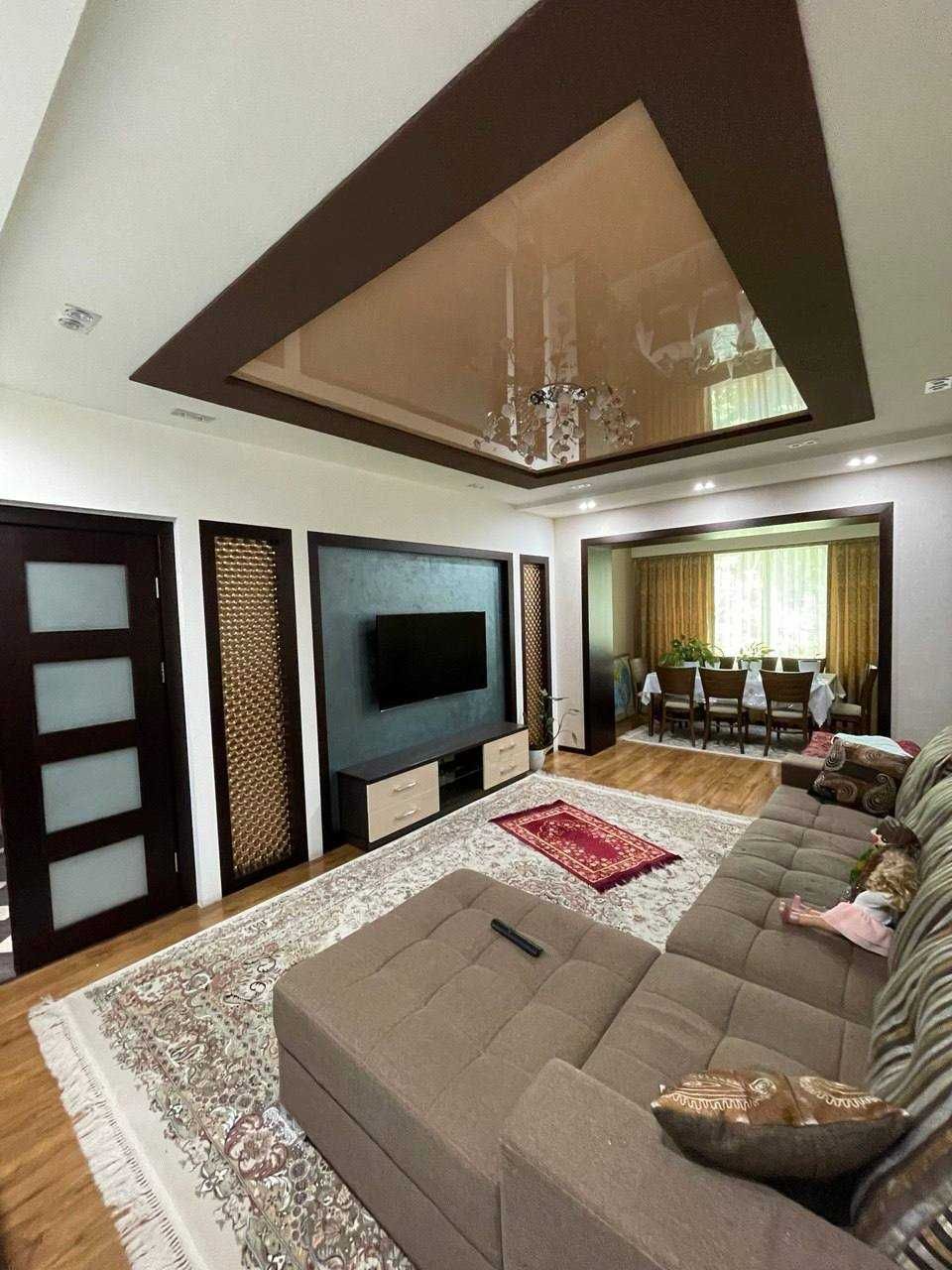 Ц-2 Алайский 4(3)-комн 4/4 100 м² кирпич евроремонт мебель/техника