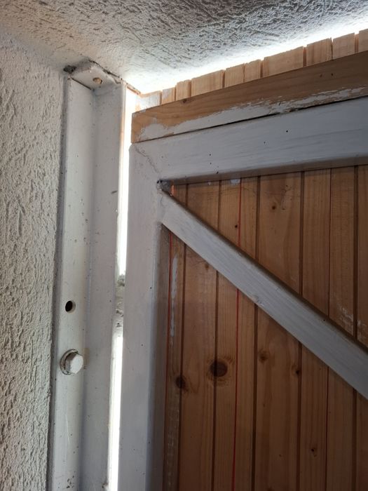 Ușă de garaj din lambriu pe schelet metalic 571 x 197