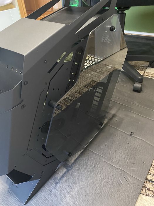 Carcasă PC Gaming Aqirys