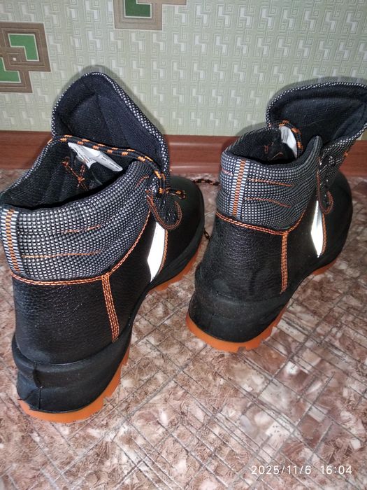 Ботинки рабочие р. 42 и 43.