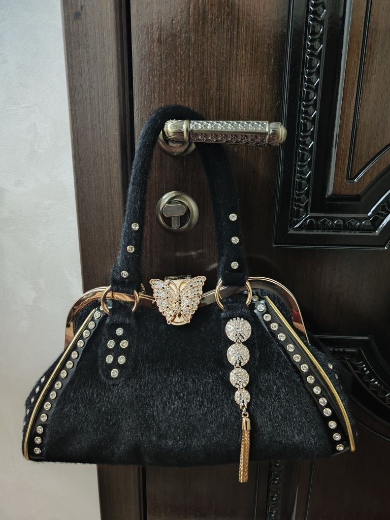 Женская сумка (стриженный вилюр) со стразами