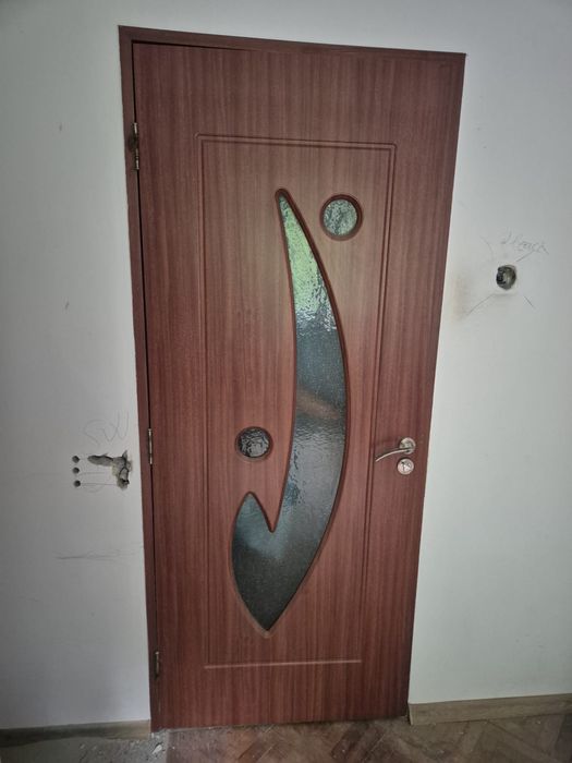 Vand usi deschiderea dreapta si stanga