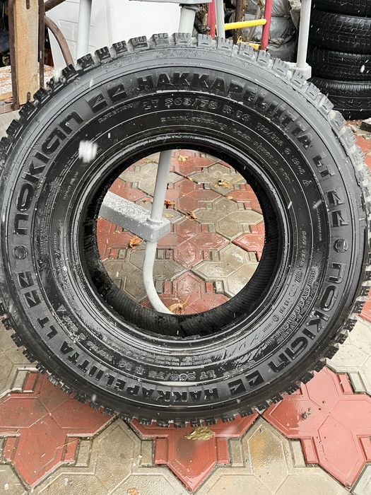 Продам комплект шин 265/75/16