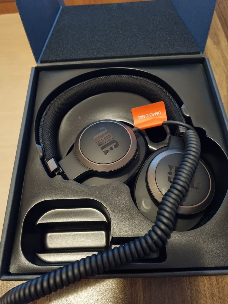 JBL 650BTnc демонстрационни слушалки